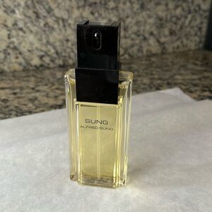 New sung  by Alfred sung eau de toilette size 3.4 ounces